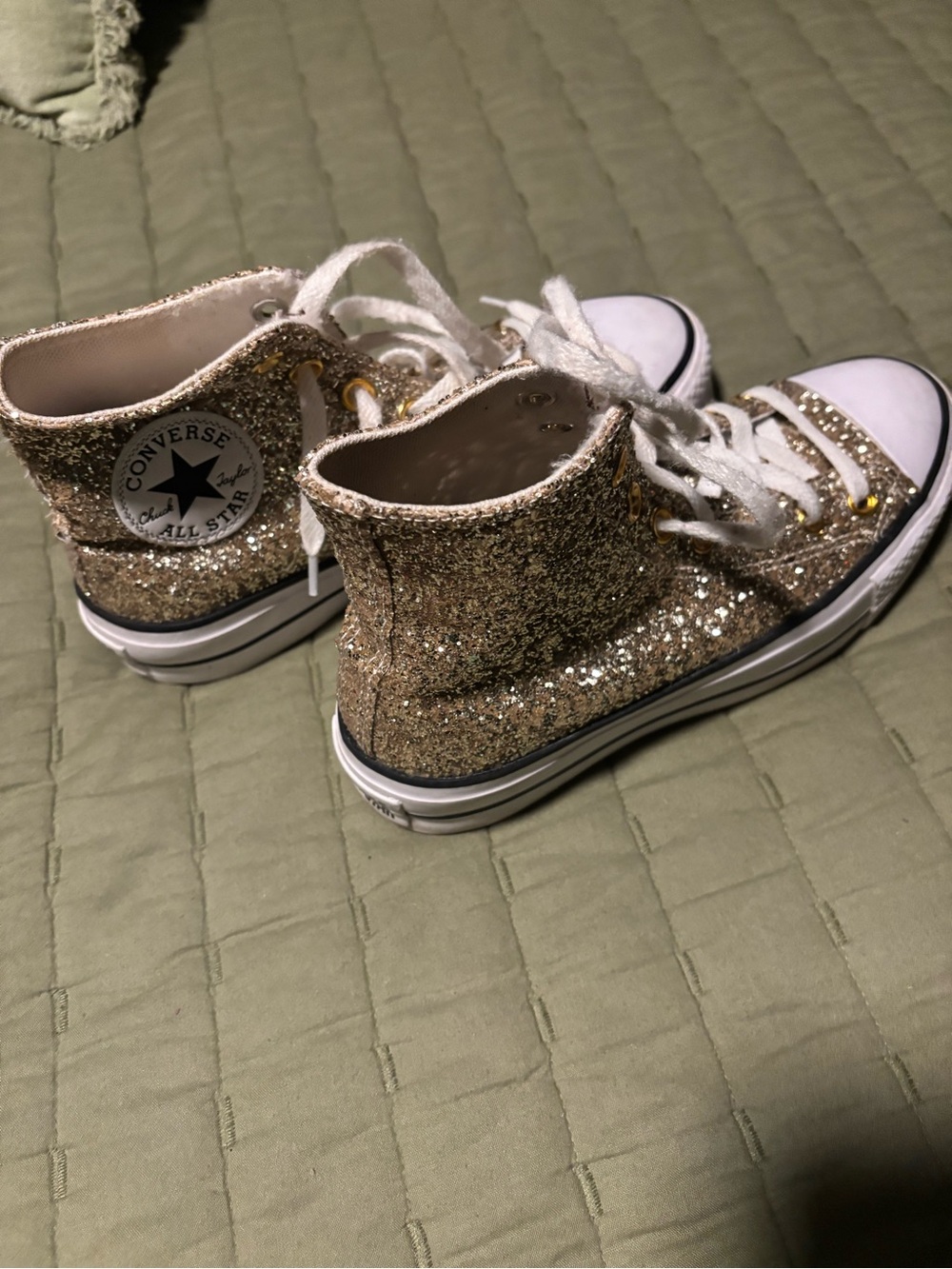 Women’s glitter Converse super cute: slight tear in heel of material sewn - Picture 3 of 6